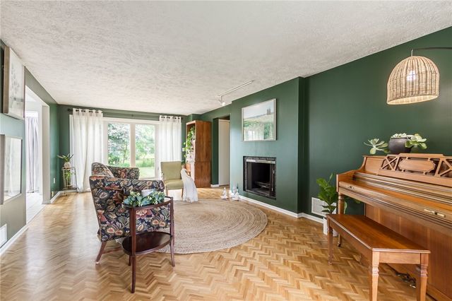 364 Marblehead Drive, Greece, NY 14615