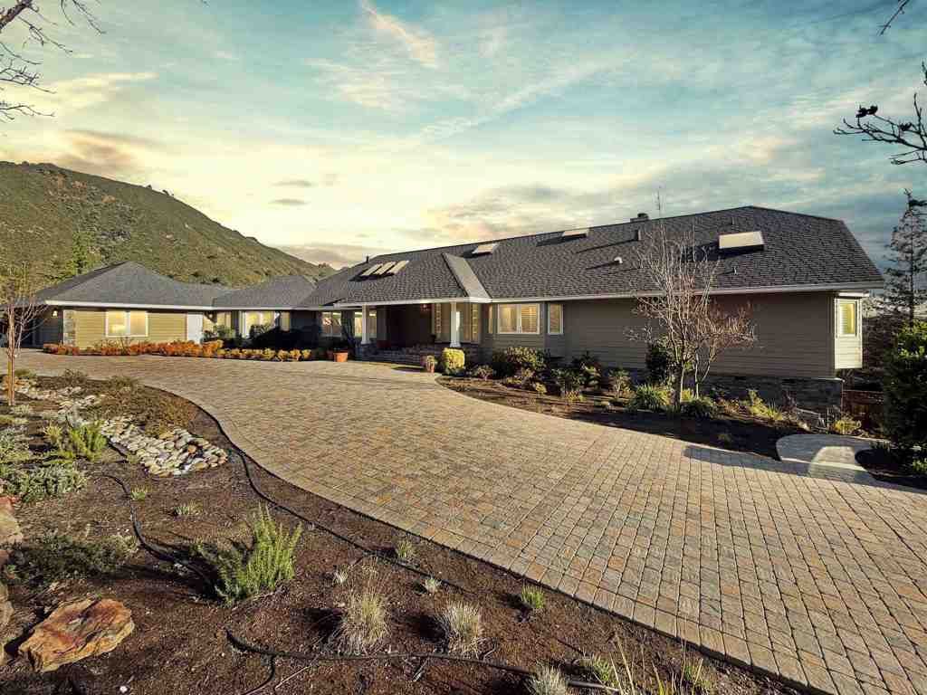 Image 1 of property listing at 2382 2382 Alameda Diablo, Diablo, CA 94528