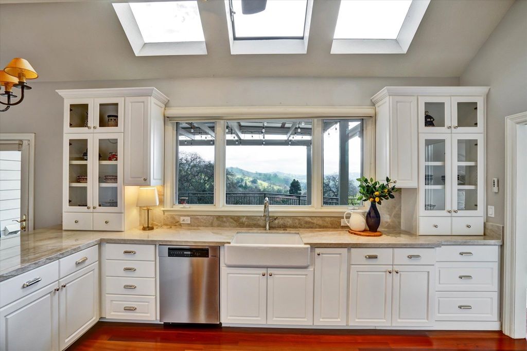 Image 10 of property listing at 2382 2382 Alameda Diablo, Diablo, CA 94528