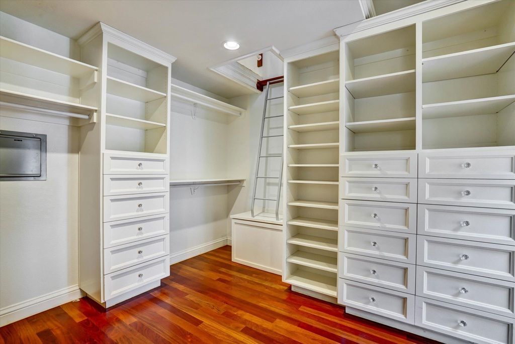 Image 35 of property listing at 2382 2382 Alameda Diablo, Diablo, CA 94528