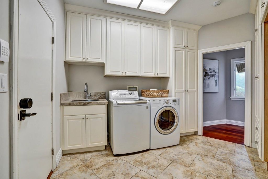 Image 36 of property listing at 2382 2382 Alameda Diablo, Diablo, CA 94528