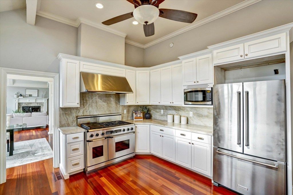 Image 9 of property listing at 2382 2382 Alameda Diablo, Diablo, CA 94528