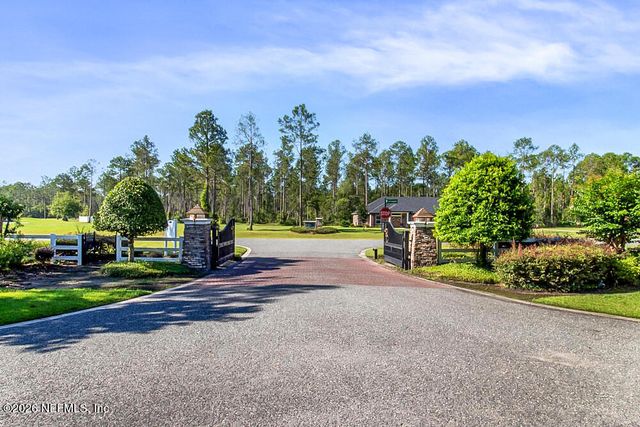 9925 KINGS CROSSING Drive, Jacksonville, FL 32219