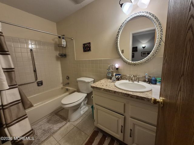 2 Holyoke Court 62, Whiting, NJ 08759