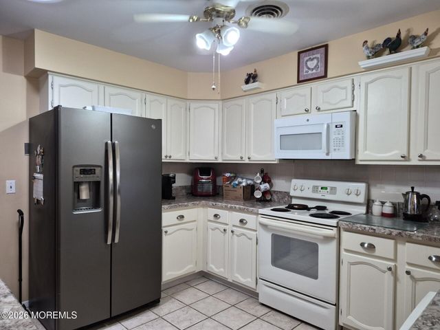 2 Holyoke Court 62, Whiting, NJ 08759