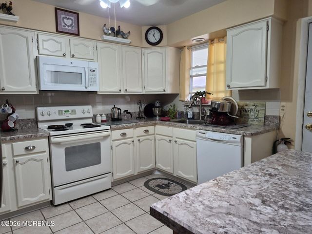 2 Holyoke Court 62, Whiting, NJ 08759