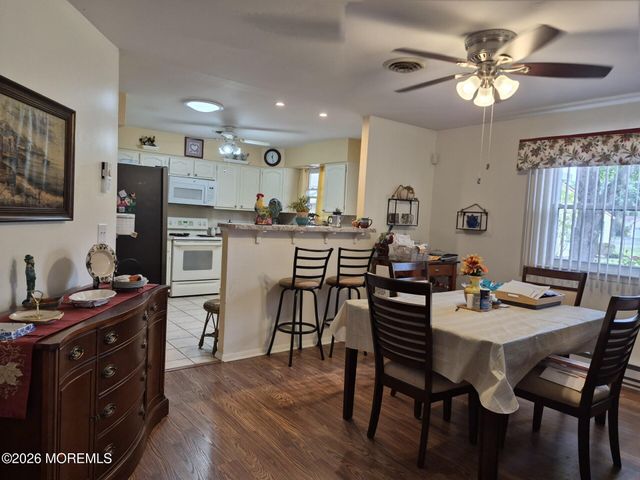 2 Holyoke Court 62, Whiting, NJ 08759