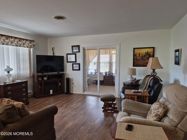 2 Holyoke Court 62, Whiting, NJ 08759
