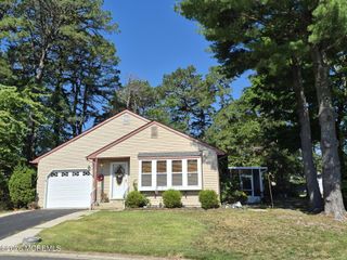 2 Holyoke Court 62, Whiting, NJ 08759