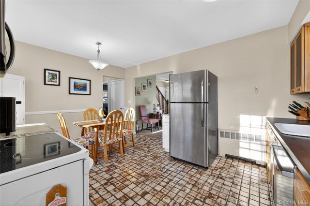 59 Holly Road, Hewlett, NY 11557