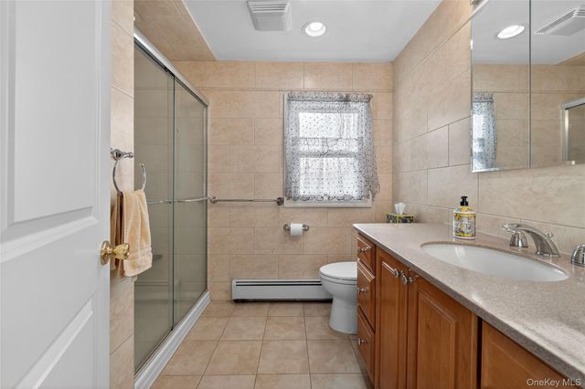 59 Holly Road, Hewlett, NY 11557