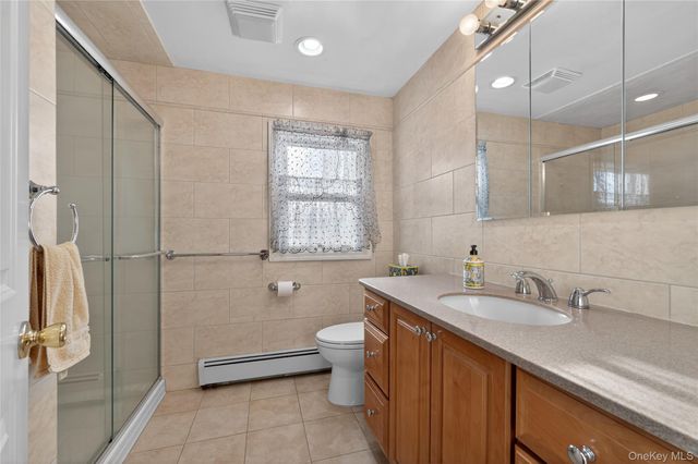 59 Holly Road, Hewlett, NY 11557