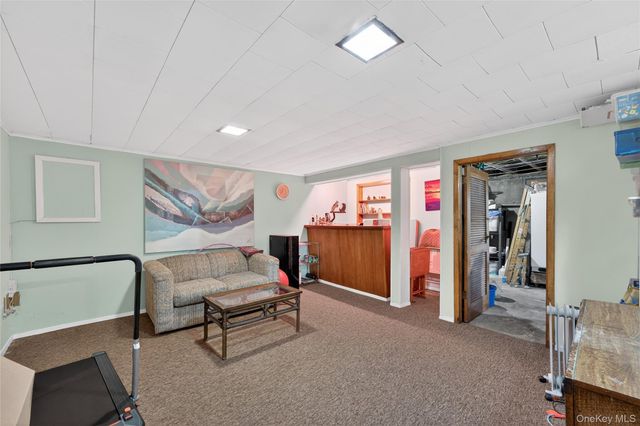 59 Holly Road, Hewlett, NY 11557