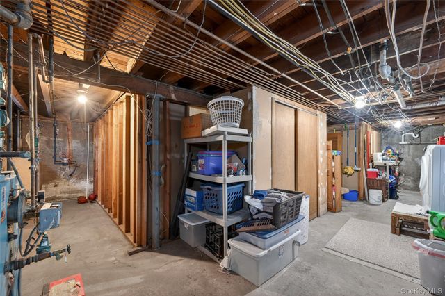 59 Holly Road, Hewlett, NY 11557