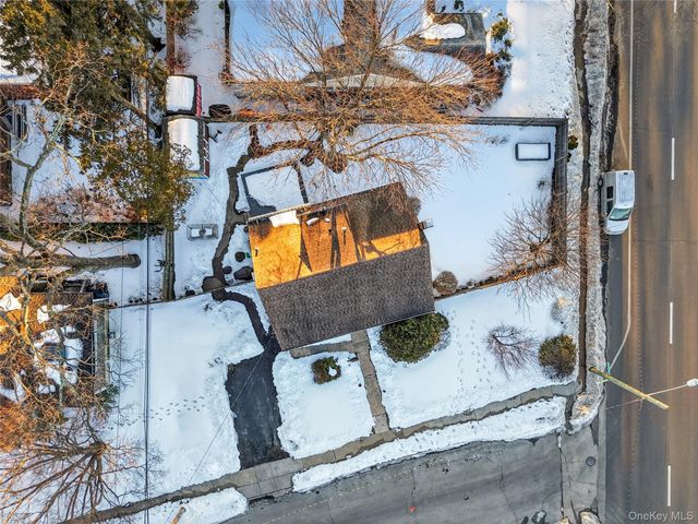 59 Holly Road, Hewlett, NY 11557