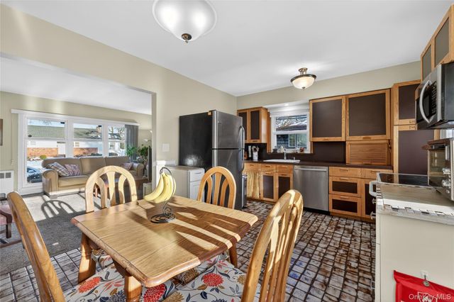 59 Holly Road, Hewlett, NY 11557