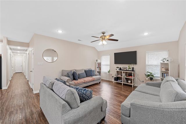 503 Washington Street, Mcgregor, TX 76657