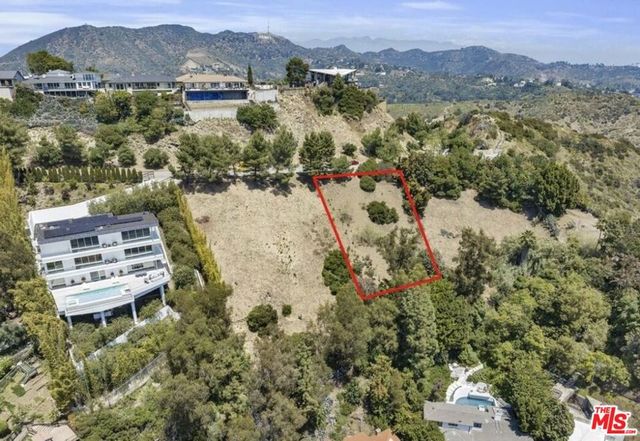 7060 Mulholland Drive, Los Angeles, CA 90068
