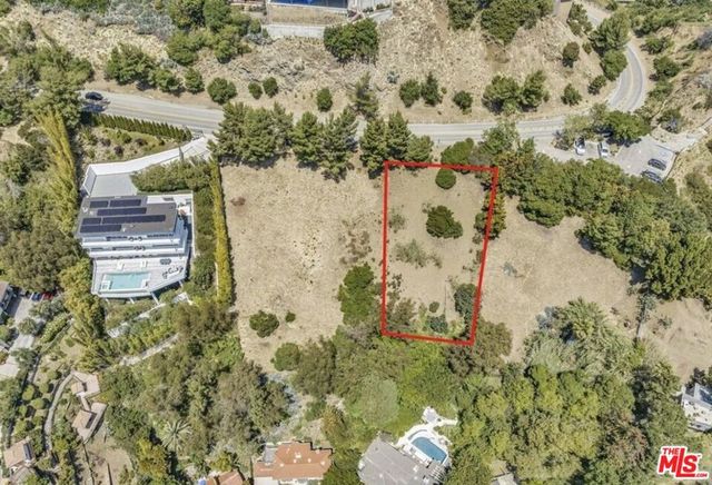 7060 Mulholland Drive, Los Angeles, CA 90068