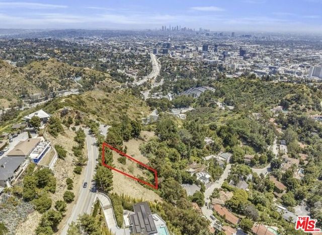 7060 Mulholland Drive, Los Angeles, CA 90068