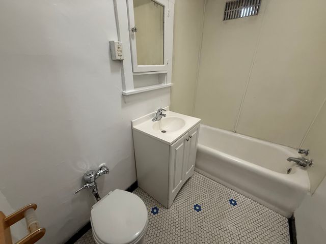 3258 Maple Avenue BG, Berwyn, IL 60402
