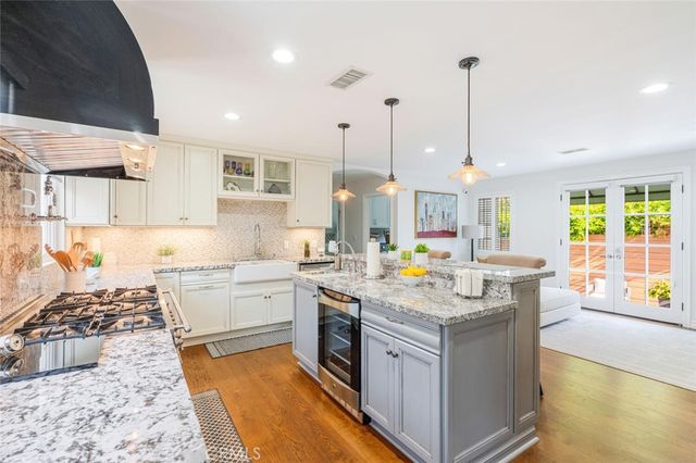 4022 Willowcrest Avenue, Studio City, CA 91604