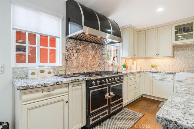 4022 Willowcrest Avenue, Studio City, CA 91604