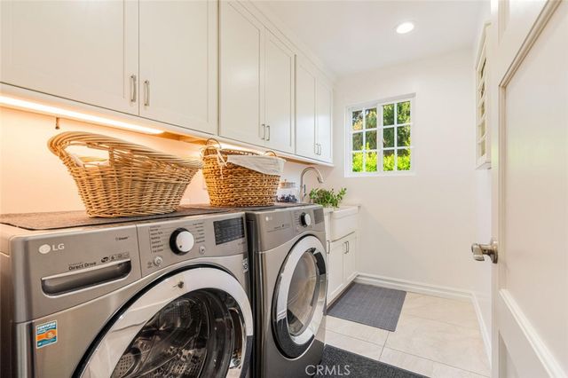 4022 Willowcrest Avenue, Studio City, CA 91604