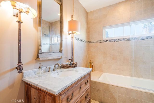 4022 Willowcrest Avenue, Studio City, CA 91604