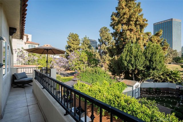 4022 Willowcrest Avenue, Studio City, CA 91604