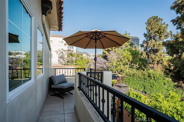 4022 Willowcrest Avenue, Studio City, CA 91604