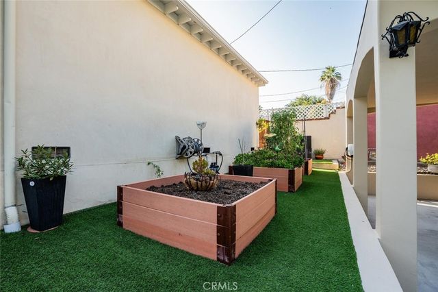 4022 Willowcrest Avenue, Studio City, CA 91604