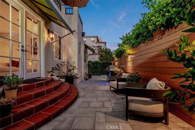 4022 Willowcrest Avenue, Studio City, CA 91604