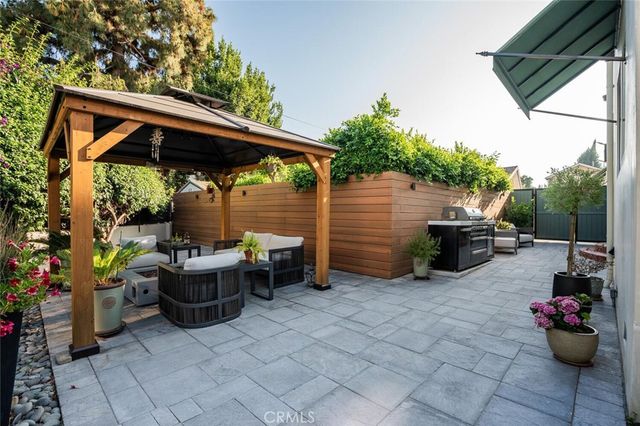 4022 Willowcrest Avenue, Studio City, CA 91604