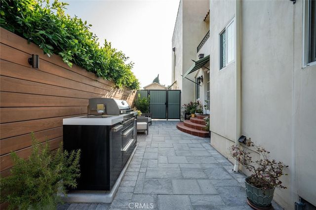 4022 Willowcrest Avenue, Studio City, CA 91604