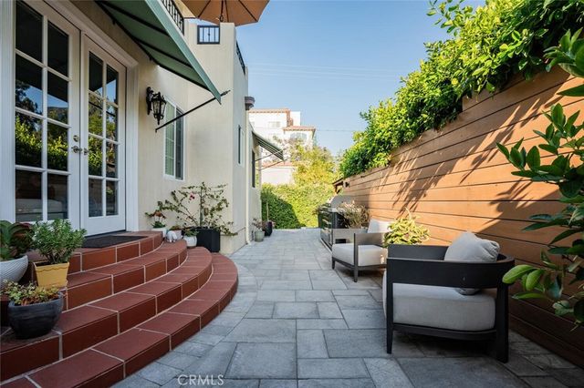 4022 Willowcrest Avenue, Studio City, CA 91604