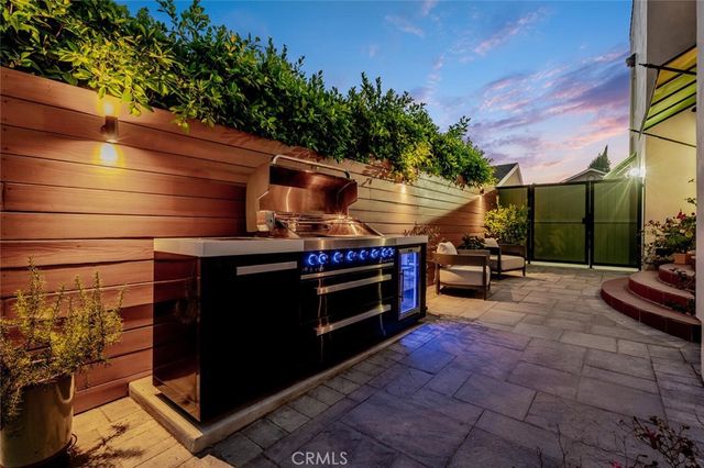 4022 Willowcrest Avenue, Studio City, CA 91604