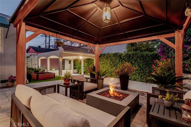 4022 Willowcrest Avenue, Studio City, CA 91604