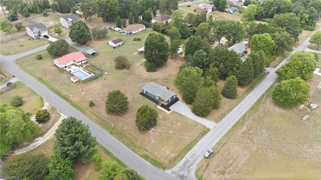 4390 Glenford Drive, Winston-salem, NC 27107