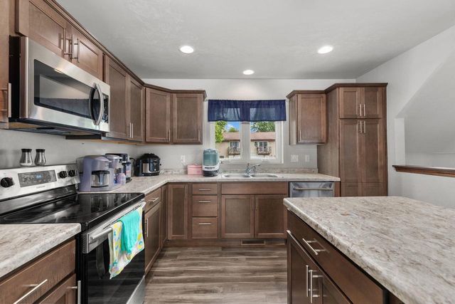 524 NORTHRIDGE DRIVE, New London, WI 54961