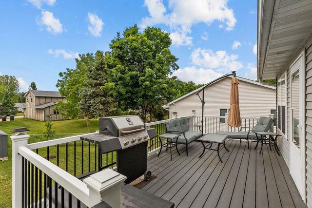 524 NORTHRIDGE DRIVE, New London, WI 54961