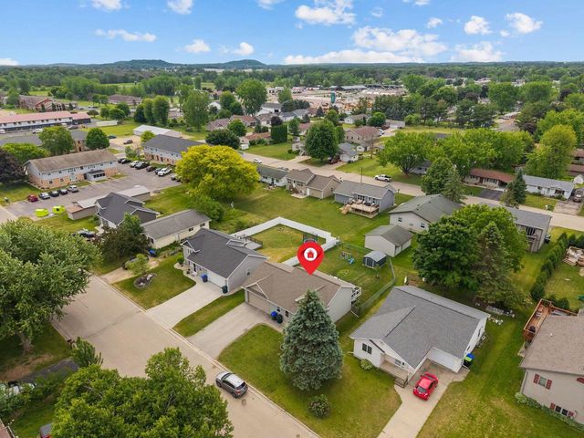 524 NORTHRIDGE DRIVE, New London, WI 54961