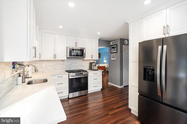 16 JERRYS DR, Burlington, NJ 08016
