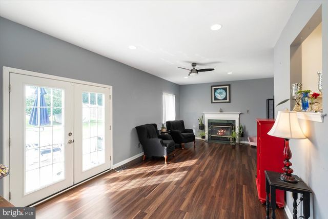 16 JERRYS DR, Burlington, NJ 08016