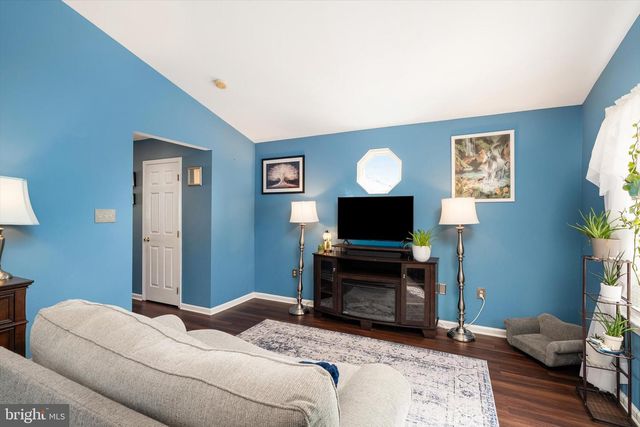 16 JERRYS DR, Burlington, NJ 08016