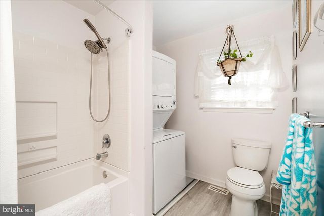 16 JERRYS DR, Burlington, NJ 08016