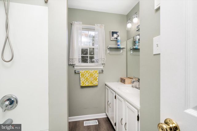 16 JERRYS DR, Burlington, NJ 08016