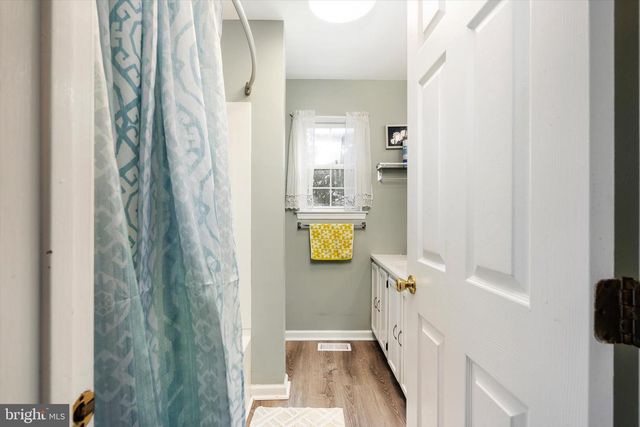 16 JERRYS DR, Burlington, NJ 08016
