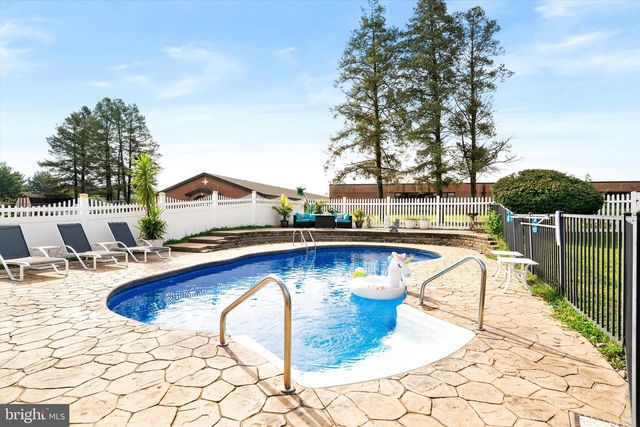 16 JERRYS DR, Burlington, NJ 08016