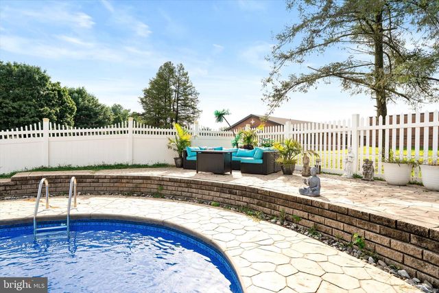 16 JERRYS DR, Burlington, NJ 08016
